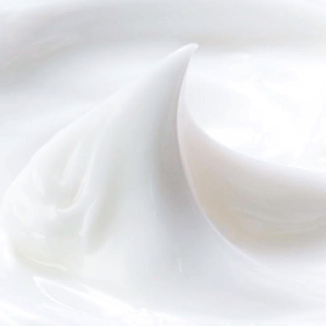 牛乳石鹸(ギュウニュウセッケン)の牛乳石鹸 赤箱ビューティクリーム 80g 新品未開封 コスメ/美容のボディケア(ボディクリーム)の商品写真