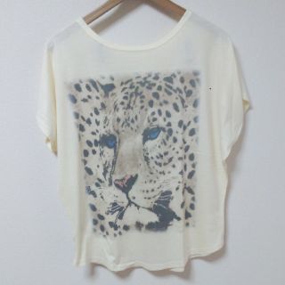 ヒョウのドルマン風Tシャツ(Tシャツ(半袖/袖なし))