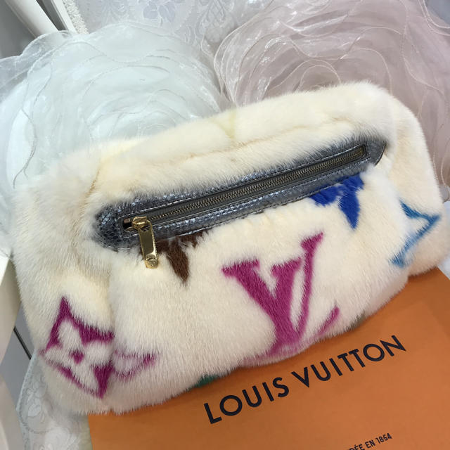 LOUIS VUITTON(ルイヴィトン)の☆激レア☆ルイヴィトン ミンク マルチカラー バムバッグ ウエストバッグ レディースのバッグ(ボディバッグ/ウエストポーチ)の商品写真