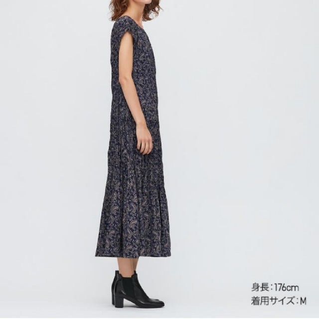 UNIQLO(ユニクロ)のツイストプリーツワンピース Mサイズ レディースのワンピース(ロングワンピース/マキシワンピース)の商品写真