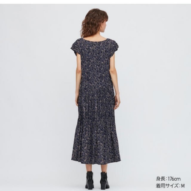 UNIQLO(ユニクロ)のツイストプリーツワンピース Mサイズ レディースのワンピース(ロングワンピース/マキシワンピース)の商品写真