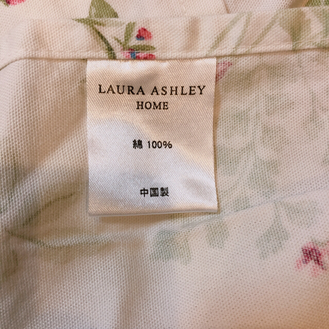 LAURA ASHLEY(ローラアシュレイ)の最終お値下げ中♡ローラアシュレイ♡キッズエプロンセット☆三角巾付き☆ ハンドメイドのキッズ/ベビー(ファッション雑貨)の商品写真