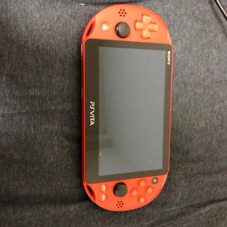 プレイステーションヴィータ(PlayStation Vita)のplaystation vita（PCH-2000）レッド  +  充電器(携帯用ゲーム機本体)