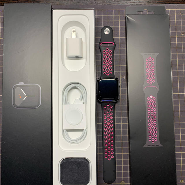 Apple Watch(アップルウォッチ)のapple watch series5 NIKE 44mm GPS  メンズの時計(腕時計(デジタル))の商品写真