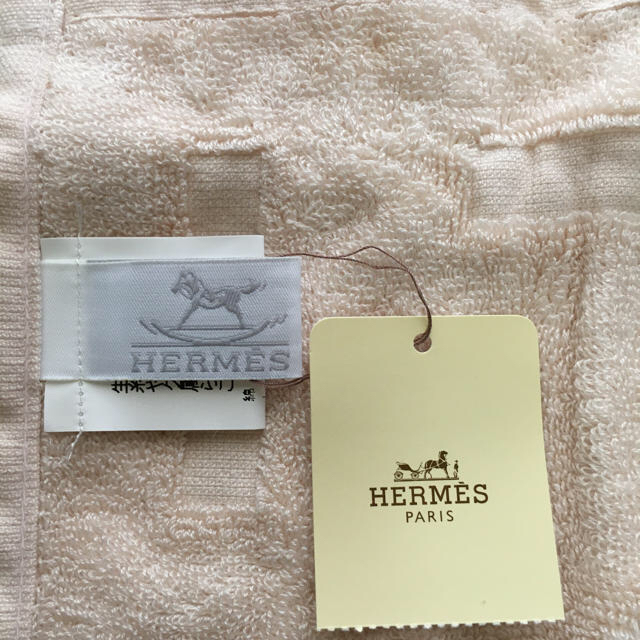 Hermes(エルメス)のお願いしまっす様専用　HERMES 木馬柄　ハンドタオル レディースのファッション小物(ハンカチ)の商品写真