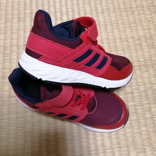 adidas(アディダス)のadidas　スニーカー　19cm キッズ/ベビー/マタニティのキッズ靴/シューズ(15cm~)(スニーカー)の商品写真