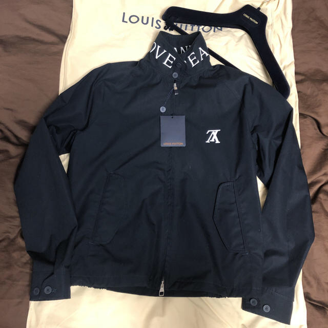 LOUIS VUITTON(ルイヴィトン)の正規新品 LOUIS VUITTON ルイヴィトン ピースアンドラブ ブルゾン メンズのジャケット/アウター(ブルゾン)の商品写真