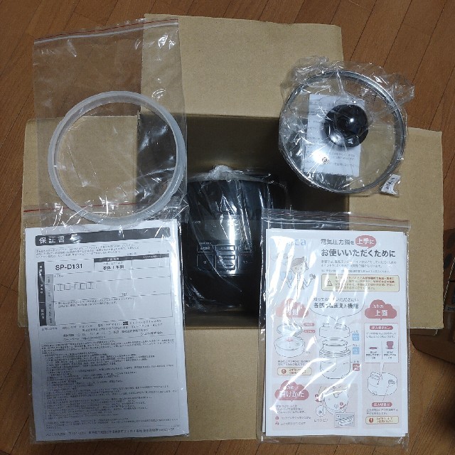【新品】siroca 電気圧力鍋 SP-D131(K)ガラス蓋セット スマホ/家電/カメラの調理家電(調理機器)の商品写真