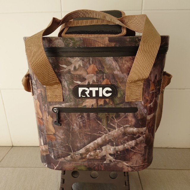 RTIC soft pack 20 camo　ソフトクーラー