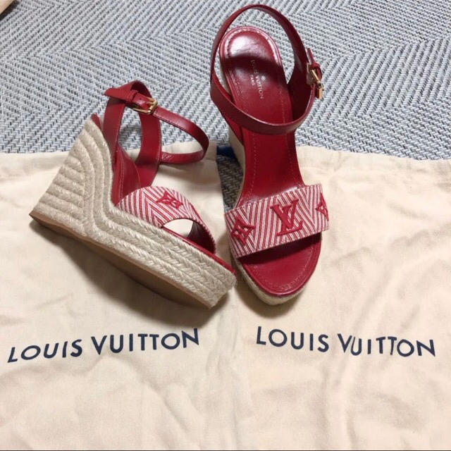 LOUIS VUITTON(ルイヴィトン)のmori様専用⭐︎LOUIS VUITTON/ヴィトン ウェッジソールサンダル レディースの靴/シューズ(サンダル)の商品写真