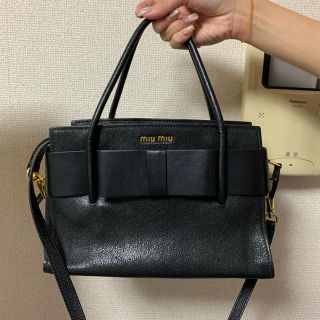 ミュウミュウ(miumiu)のmiumiu マドラスフィオッコ　ブラック 入手困難(ハンドバッグ)