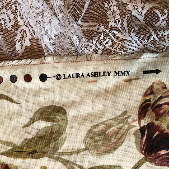 LAURA ASHLEY(ローラアシュレイ)の新品未使用　ローラアシュレイ　ファブリック　ゴスフォードパプリカ　10m インテリア/住まい/日用品のカーテン/ブラインド(その他)の商品写真