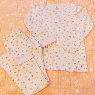 プチバトー(PETIT BATEAU)のプチバトー　パジャマ　長袖　6ans/116cm(パジャマ)