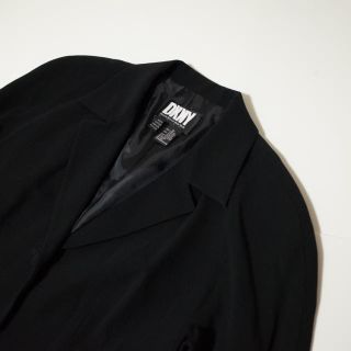 ダナキャランニューヨーク(DKNY)のDKNY テーラード ジャケット くるみボタン(テーラードジャケット)