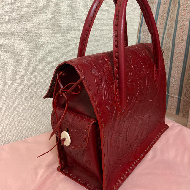 GRACE CONTINENTAL(グレースコンチネンタル)のカービントライブス　赤 レディースのバッグ(ハンドバッグ)の商品写真