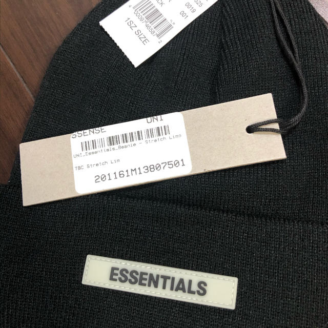 FEAR OF GOD(フィアオブゴッド)のFOG Essentials Beanie エッセンシャルズ　ビーニー　ブラック メンズの帽子(ニット帽/ビーニー)の商品写真