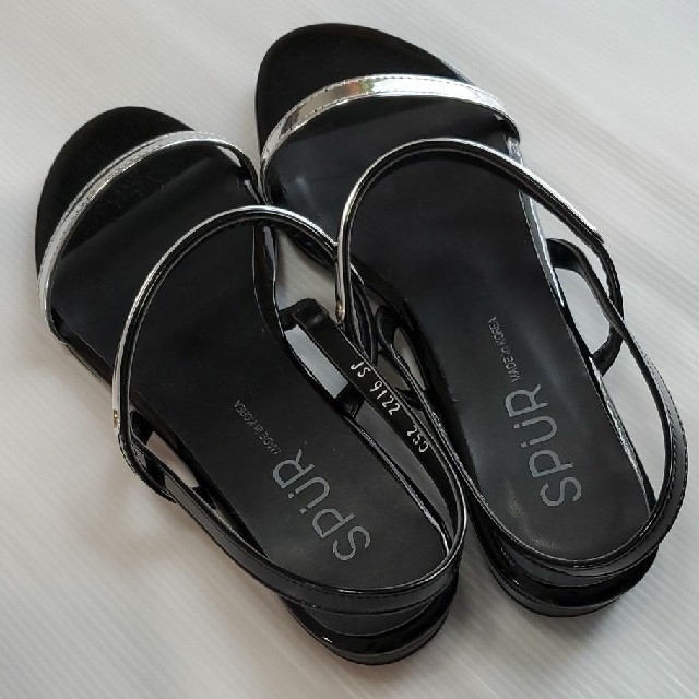 ☆訳あり新品未使用品☆SPUR サンダル 25 韓国靴　コリア　黒　レディース レディースの靴/シューズ(サンダル)の商品写真