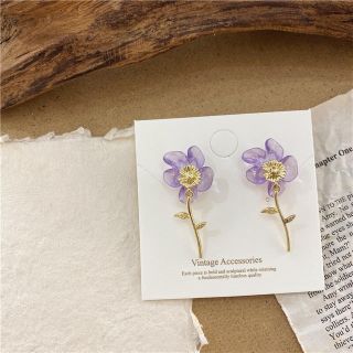 リリーブラウン(Lily Brown)のflower ピアス(ピアス)