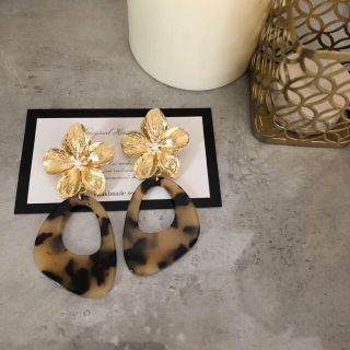 トゥデイフル(TODAYFUL)の大ぶりフラワーピアス　べっ甲ピアス　flowerピアス(ピアス)