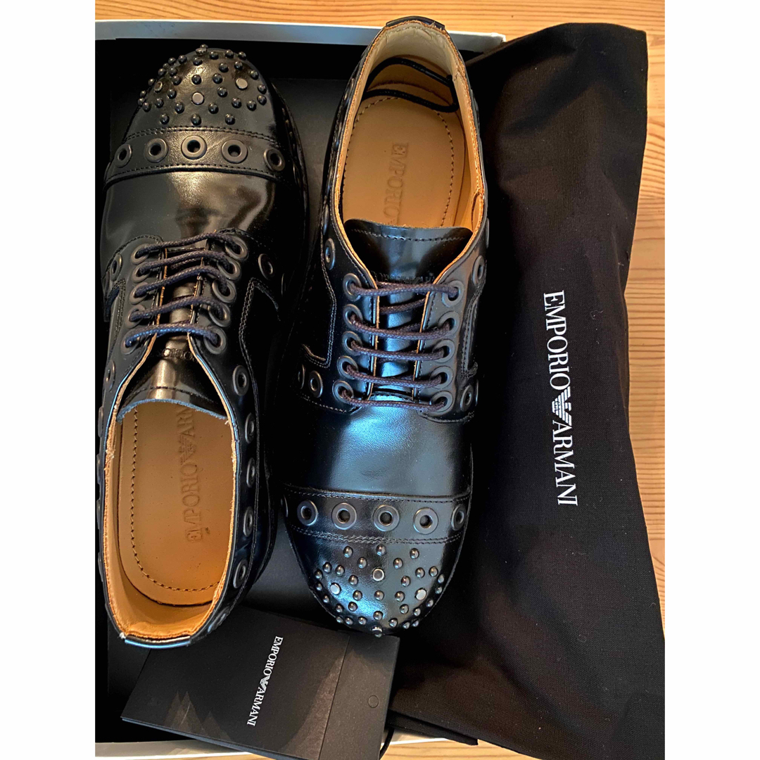 Emporio Armani(エンポリオアルマーニ)の新品 エンポリオ アルマーニ スタッズ セミブローグ ダービーシューズ  メンズの靴/シューズ(ドレス/ビジネス)の商品写真