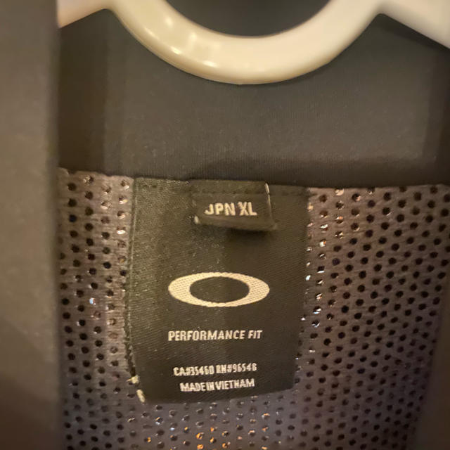 Oakley - オークリー パフォーマンスFIT ジャケットの通販 by Oakley - オークリー パフォーマンスFIT ジャケットの通販 by