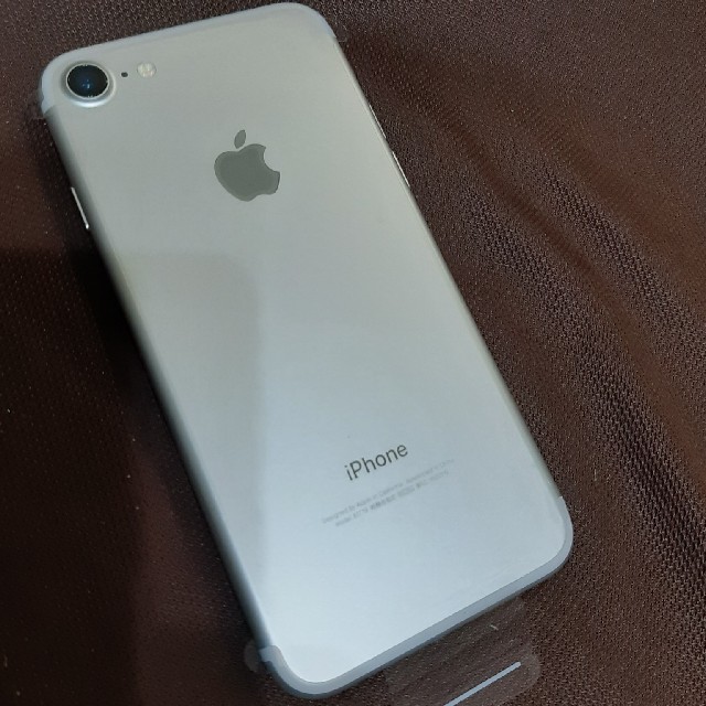 Apple(アップル)のiPhone7 シルバー 128GB SIMフリー 本体 新品未使用 スマホ/家電/カメラのスマートフォン/携帯電話(スマートフォン本体)の商品写真
