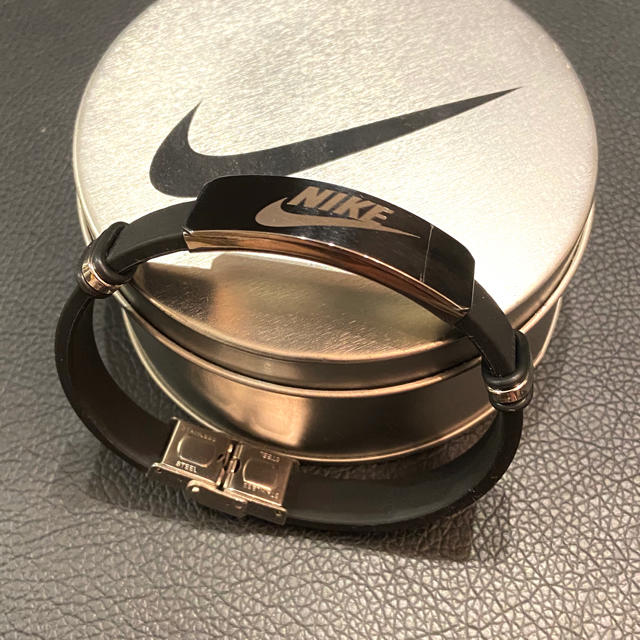 NIKE(ナイキ)のNIKE ナイキ　ブレスレット メンズのアクセサリー(ブレスレット)の商品写真