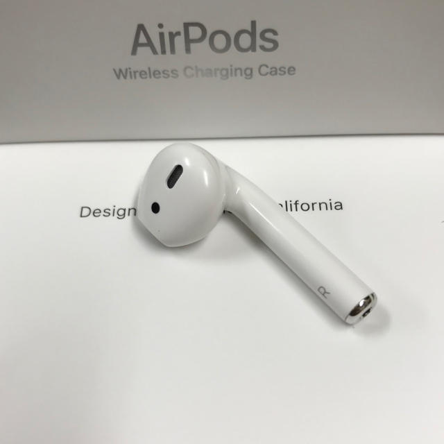 Apple(アップル)のApple  AirPods エアーポッズ第一世代右耳のみ　R片耳　国内正規品 スマホ/家電/カメラのオーディオ機器(ヘッドフォン/イヤフォン)の商品写真