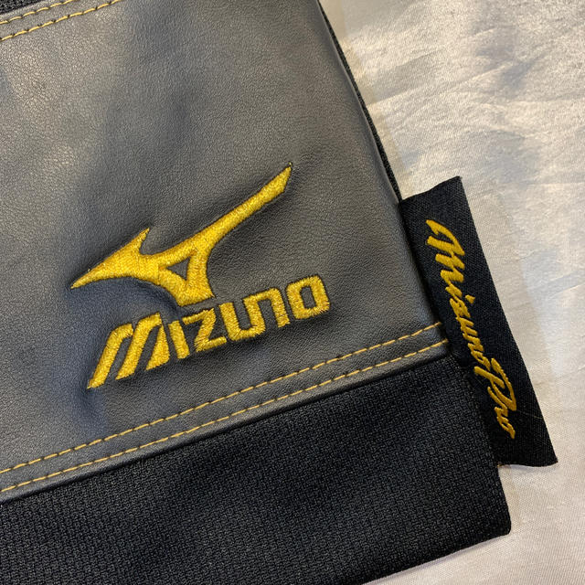 MIZUNO(ミズノ)のミズノプロ　グローブ入れ　巾着袋　黒　中古 スポーツ/アウトドアの野球(その他)の商品写真