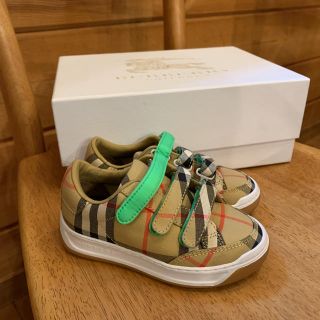 新品同様 バーバリー スニーカー グッチ フェンディ Burberry-