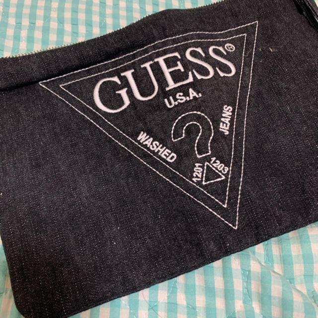 GUESS(ゲス)のGUESS デニムクラッチバッグ メンズのバッグ(セカンドバッグ/クラッチバッグ)の商品写真