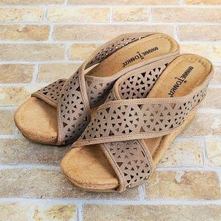 ミネトンカ(Minnetonka)の未使用 ミネトンカ ☆パンチングレザー コルクソール サンダル ウエッジソール(サンダル)