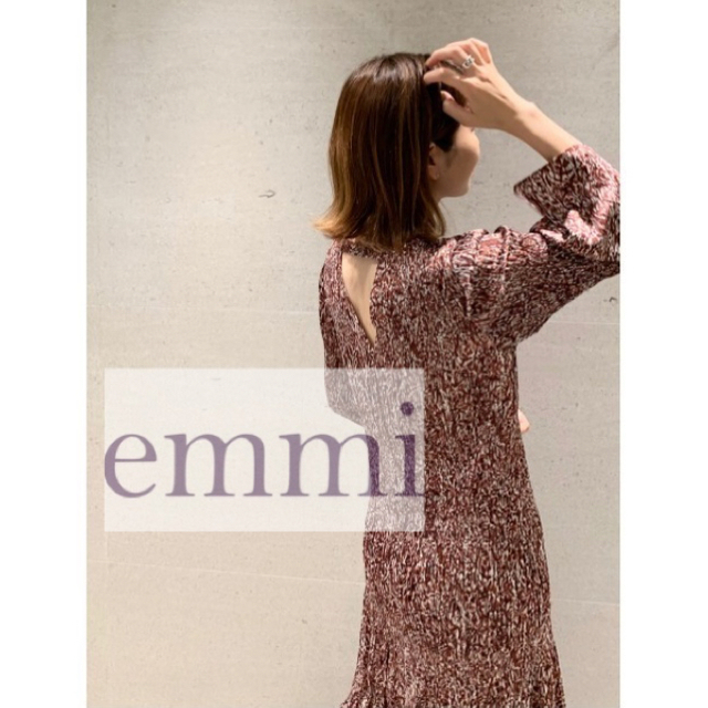 emmi atelier(エミアトリエ)の新品✳︎ emmi atelier 完売プリーツ ワンピース エミアトリエ 秋冬 レディースのワンピース(ロングワンピース/マキシワンピース)の商品写真