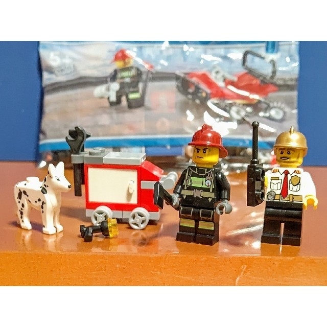 Lego(レゴ)の専用です！レゴ★シティ 消防署 ミニフィグ＋非売品ポリバッグ 美品 人気 キッズ/ベビー/マタニティのおもちゃ(知育玩具)の商品写真