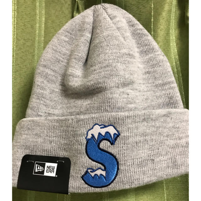 Supreme(シュプリーム)のニット帽 ニットキャップ　New Era® S Logo Beanie メンズの帽子(ニット帽/ビーニー)の商品写真