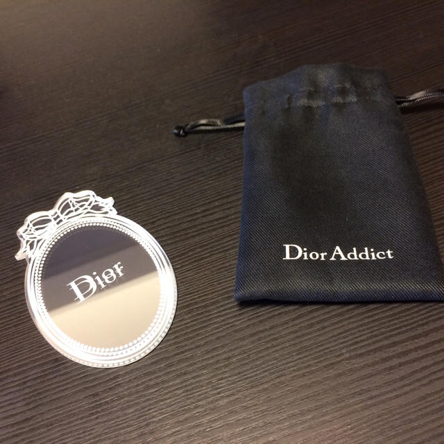 Dior(ディオール)のDior カバー付き コンパクトミラー インテリア/住まい/日用品の日用品/生活雑貨/旅行(日用品/生活雑貨)の商品写真