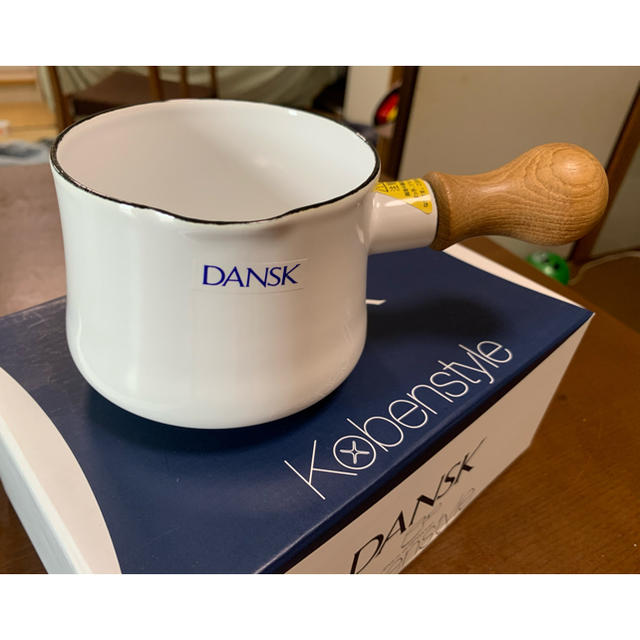 DANSK(ダンスク)のdansk ミルクパン ホワイト 未使用 インテリア/住まい/日用品のキッチン/食器(鍋/フライパン)の商品写真