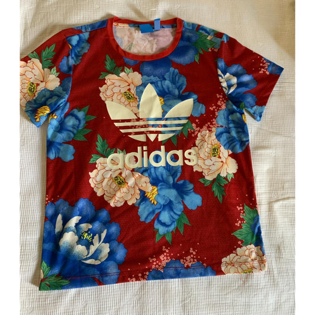 adidas(アディダス)のadidas originals トレフォイル 半袖 Tシャツ 花柄 S レディースのトップス(Tシャツ(半袖/袖なし))の商品写真