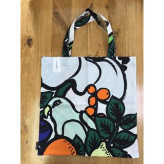 マリメッコ(marimekko)のパラ　タイヴァスタ　マリメッコ ファブリックバッグ トートバッグ  新品(トートバッグ)