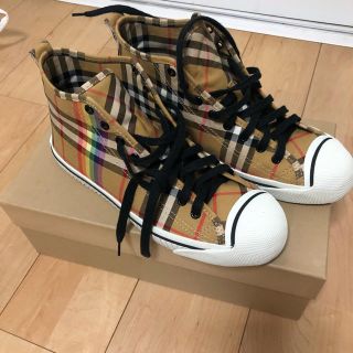 BURBERRYのハイカットスニーカー-