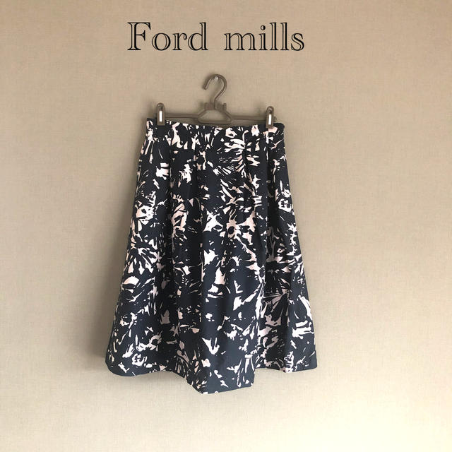 ANGLOBAL SHOP(アングローバルショップ)のmikinoco29様〉Fordmlls 紺×薄ピンク柄スカート レディースのスカート(ひざ丈スカート)の商品写真