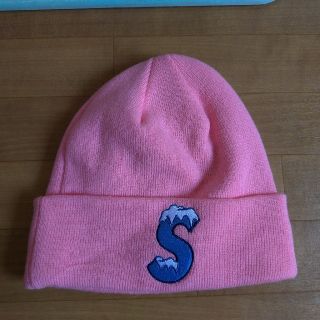 シュプリーム(Supreme)のsupreme New Era® S Logo Beanie pink(ニット帽/ビーニー)