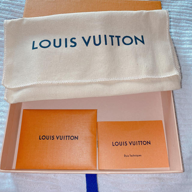 LOUIS VUITTON(ルイヴィトン)の【ドイツ直営店にて購入】iPhone11 フォリオ スマホ/家電/カメラのスマホアクセサリー(モバイルケース/カバー)の商品写真