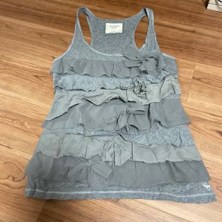 アバクロンビーアンドフィッチ(Abercrombie&Fitch)のアバクロにて購入のリボンが可愛いタンクトップです！グレー✨(Tシャツ(半袖/袖なし))