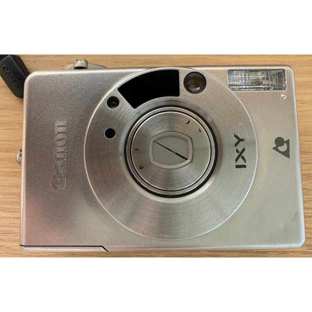 Canon(キヤノン)のCanon IXY 320 リモコン付 ☆ APSフィルムコンパクトカメラ スマホ/家電/カメラのカメラ(フィルムカメラ)の商品写真