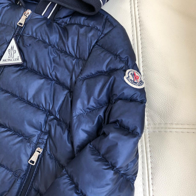 美品】モンクレール ライトダウンジャケット 3A 直販廉価 キッズ服