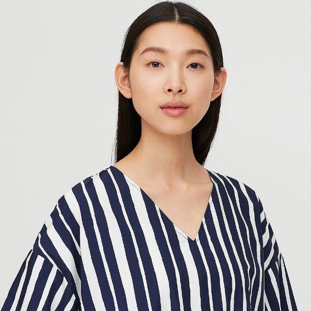 marimekko(マリメッコ)のユニクロ×マリメッコ　Vネックマキシ丈ワンピース レディースのワンピース(ロングワンピース/マキシワンピース)の商品写真