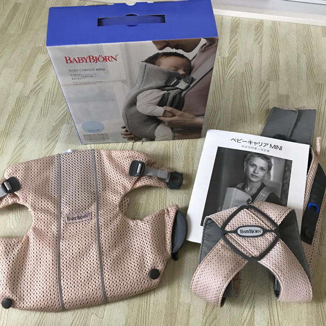 BABYBJORN(ベビービョルン)の週ぴょんぴょん様専用！ベビービョルン 抱っこ紐　MINI Air パーリーピンク キッズ/ベビー/マタニティの外出/移動用品(抱っこひも/おんぶひも)の商品写真