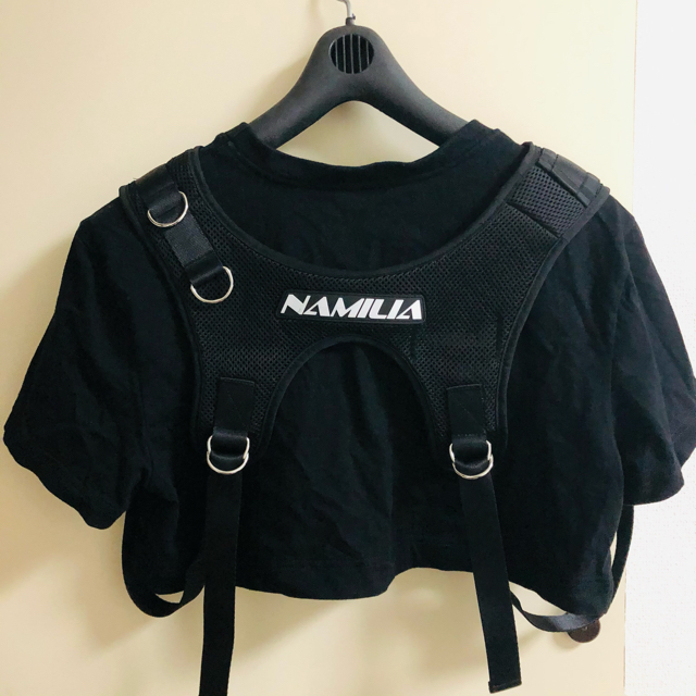 美品⭐︎NAMILIA ハーネス風ベルト付クロップドTシャツ レディースのトップス(Tシャツ(半袖/袖なし))の商品写真