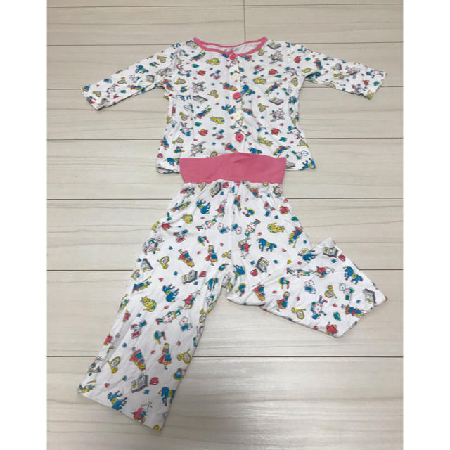 Combi mini(コンビミニ)のCombi mini 7部袖　パジャマ　アリス柄❤︎ 110cm キッズ/ベビー/マタニティのキッズ服女の子用(90cm~)(パジャマ)の商品写真